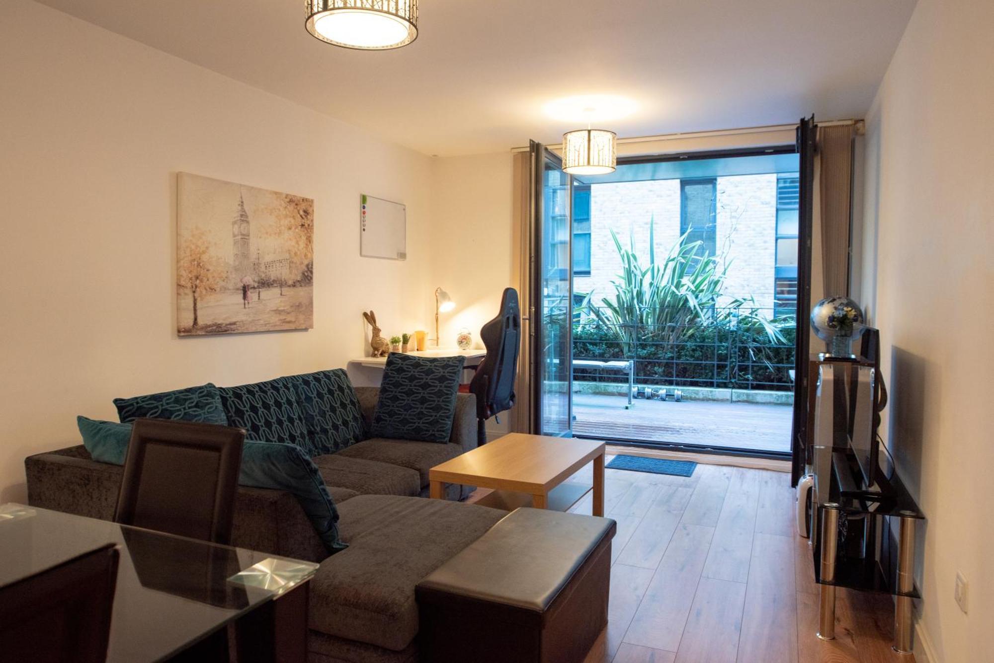Spacious 1 Bed Apartment With Workspace, Coffee & Free Secure Parking Birmingham Exteriör bild
