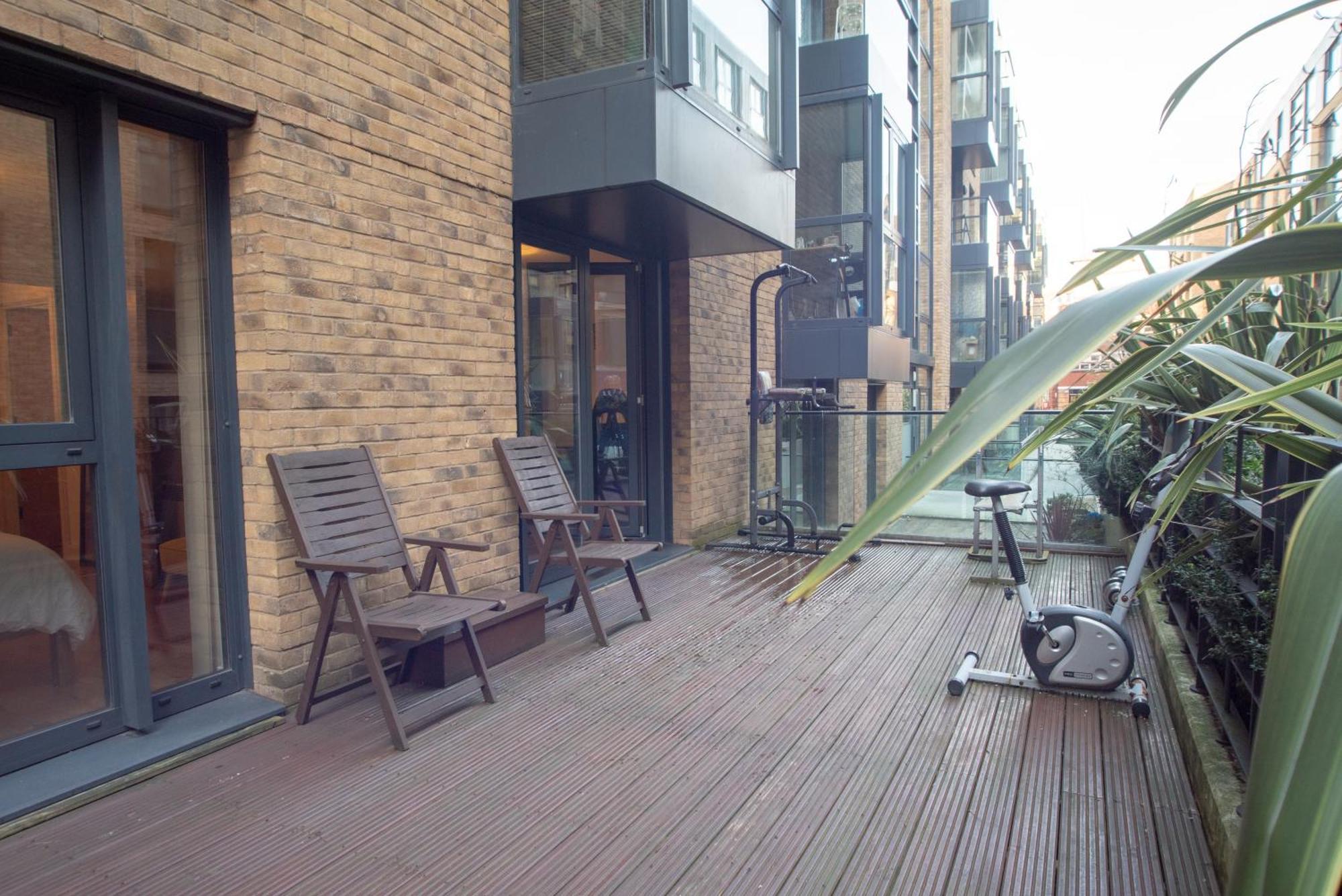 Spacious 1 Bed Apartment With Workspace, Coffee & Free Secure Parking Birmingham Exteriör bild
