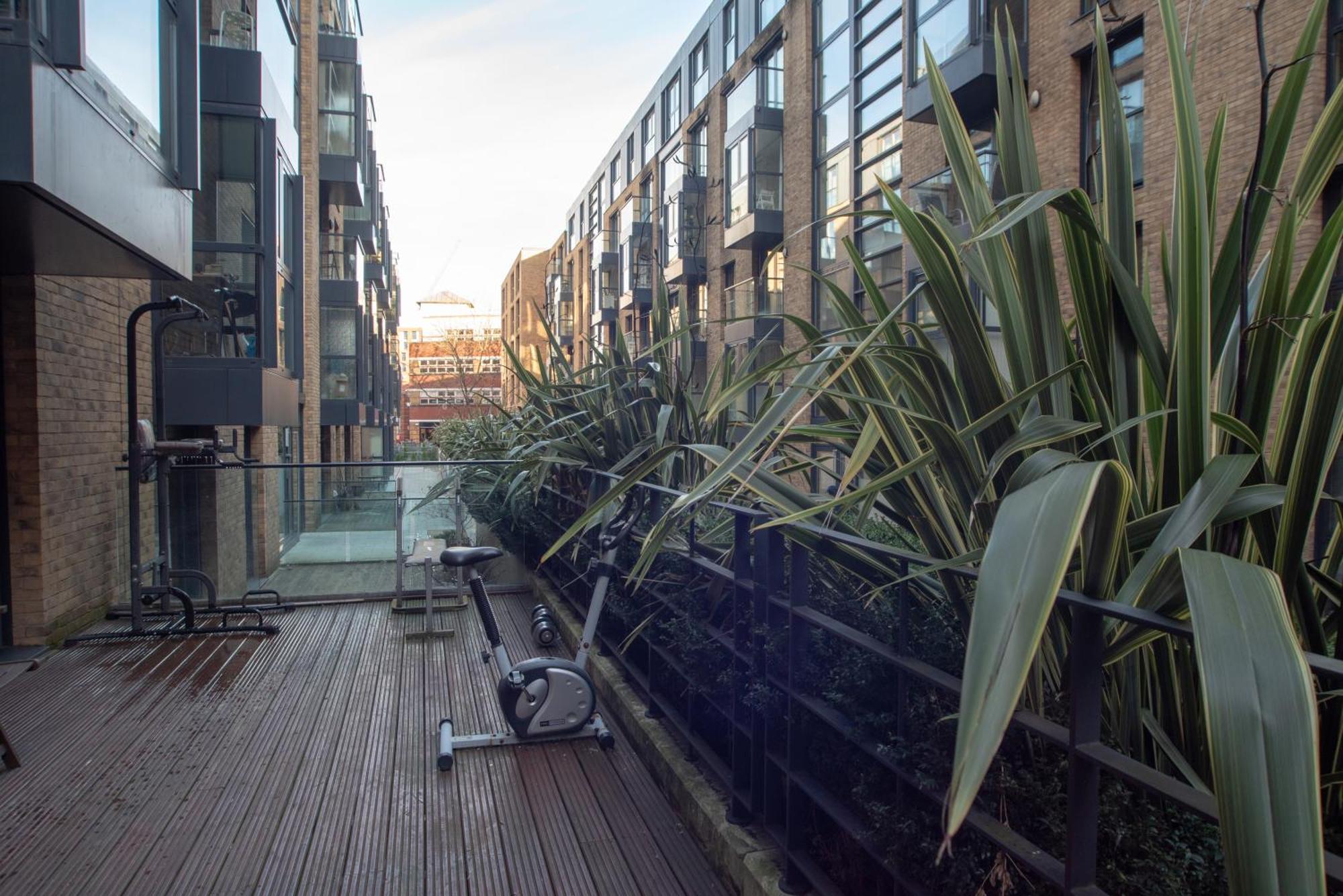Spacious 1 Bed Apartment With Workspace, Coffee & Free Secure Parking Birmingham Exteriör bild