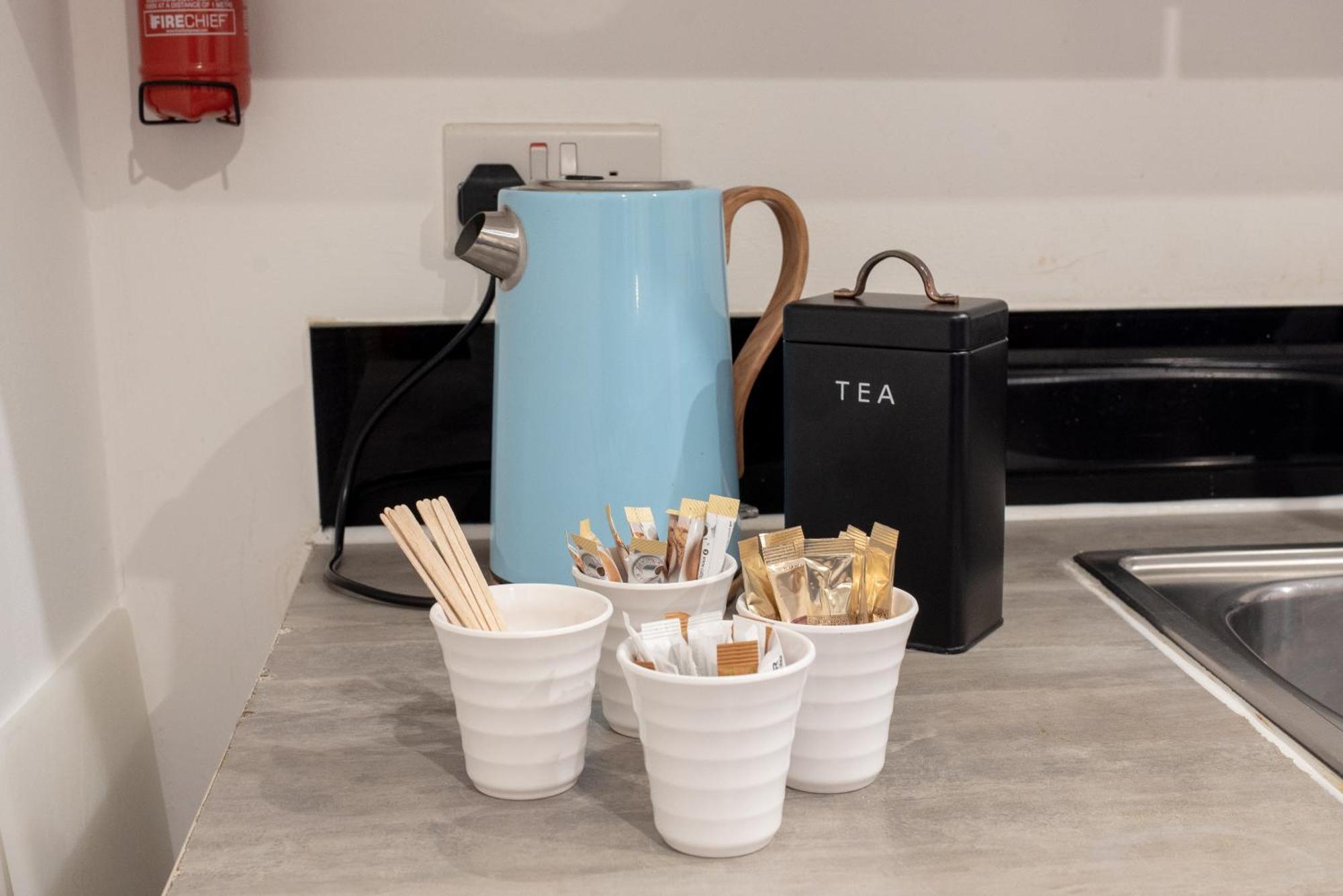 Spacious 1 Bed Apartment With Workspace, Coffee & Free Secure Parking Birmingham Exteriör bild