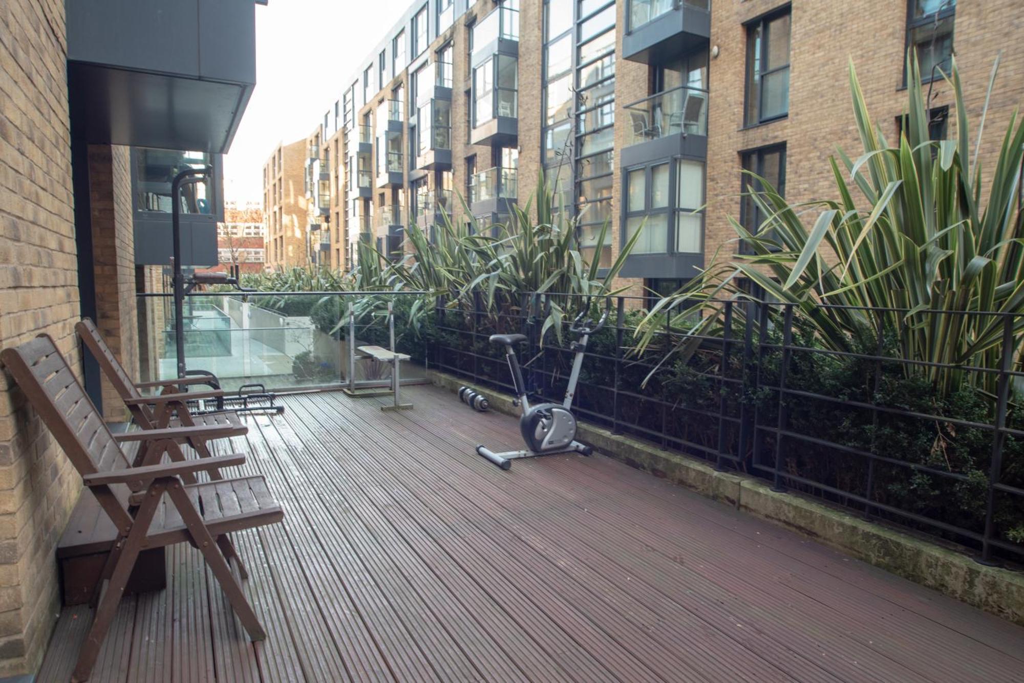 Spacious 1 Bed Apartment With Workspace, Coffee & Free Secure Parking Birmingham Exteriör bild
