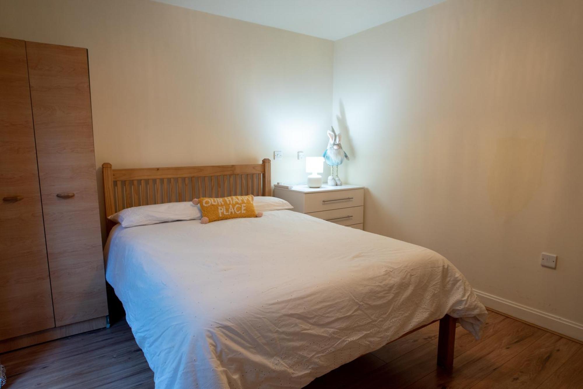 Spacious 1 Bed Apartment With Workspace, Coffee & Free Secure Parking Birmingham Exteriör bild
