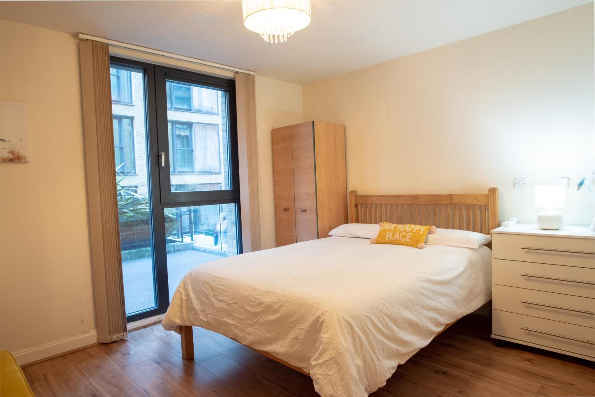 Spacious 1 Bed Apartment With Workspace, Coffee & Free Secure Parking Birmingham Exteriör bild