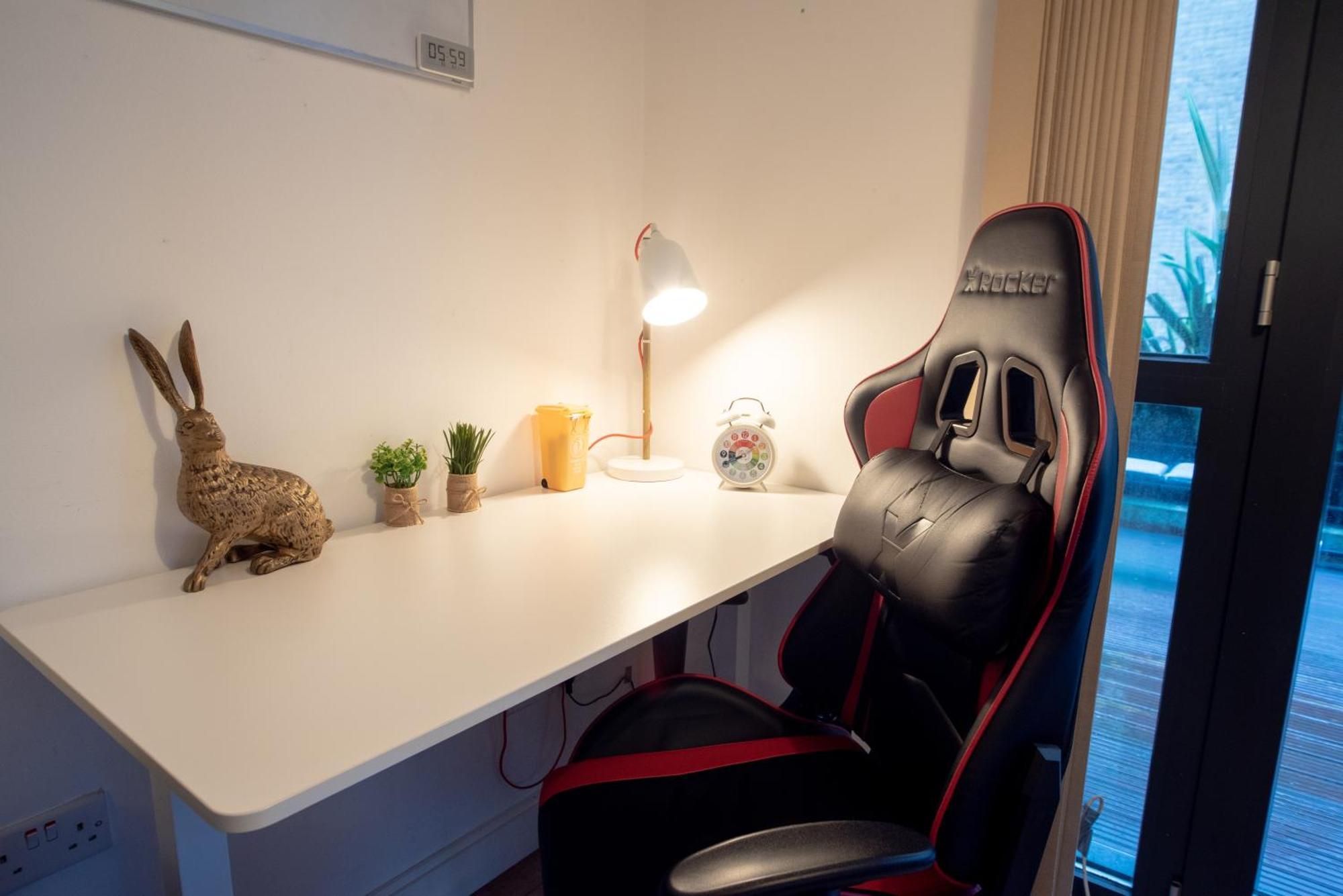 Spacious 1 Bed Apartment With Workspace, Coffee & Free Secure Parking Birmingham Exteriör bild