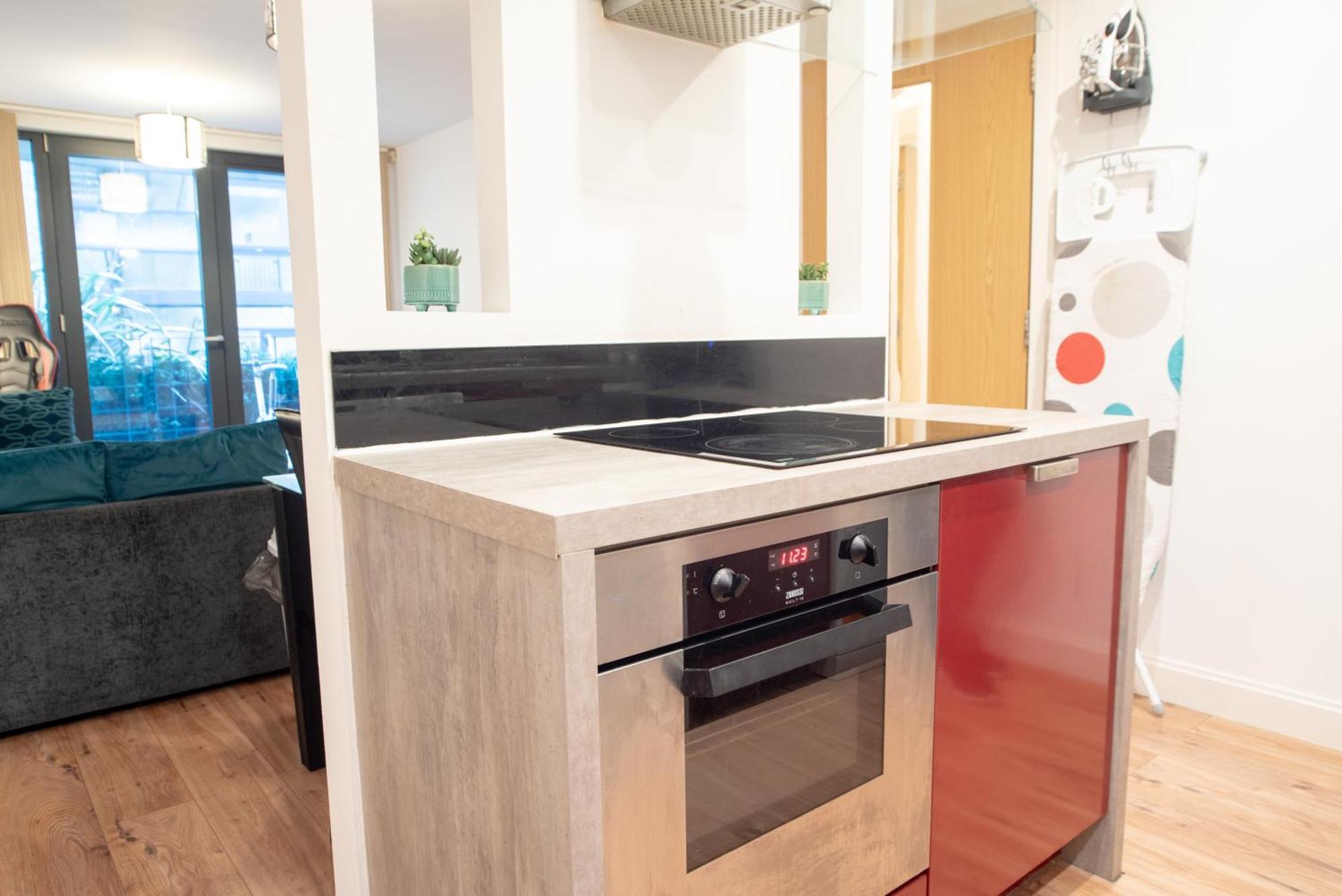 Spacious 1 Bed Apartment With Workspace, Coffee & Free Secure Parking Birmingham Exteriör bild