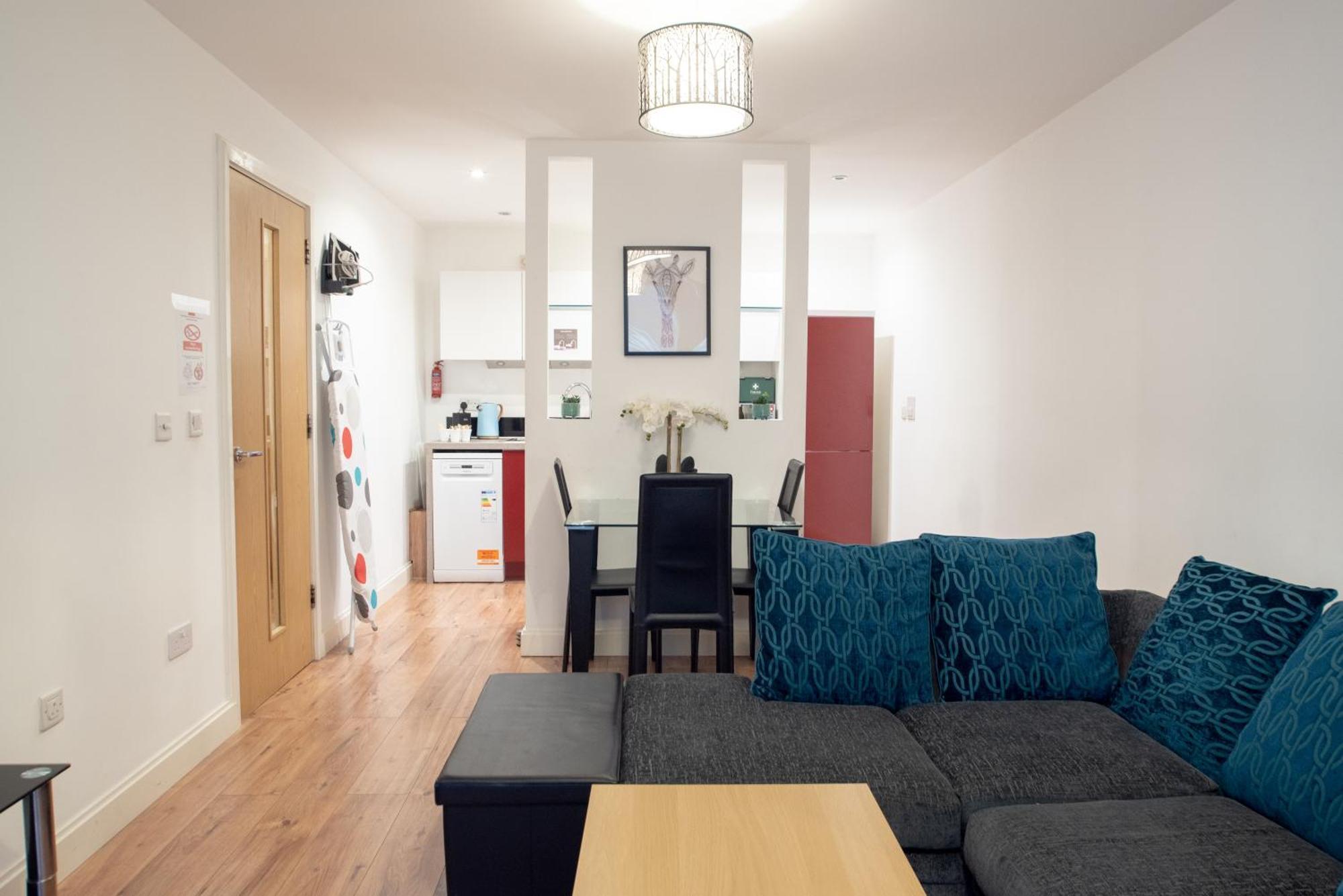 Spacious 1 Bed Apartment With Workspace, Coffee & Free Secure Parking Birmingham Exteriör bild